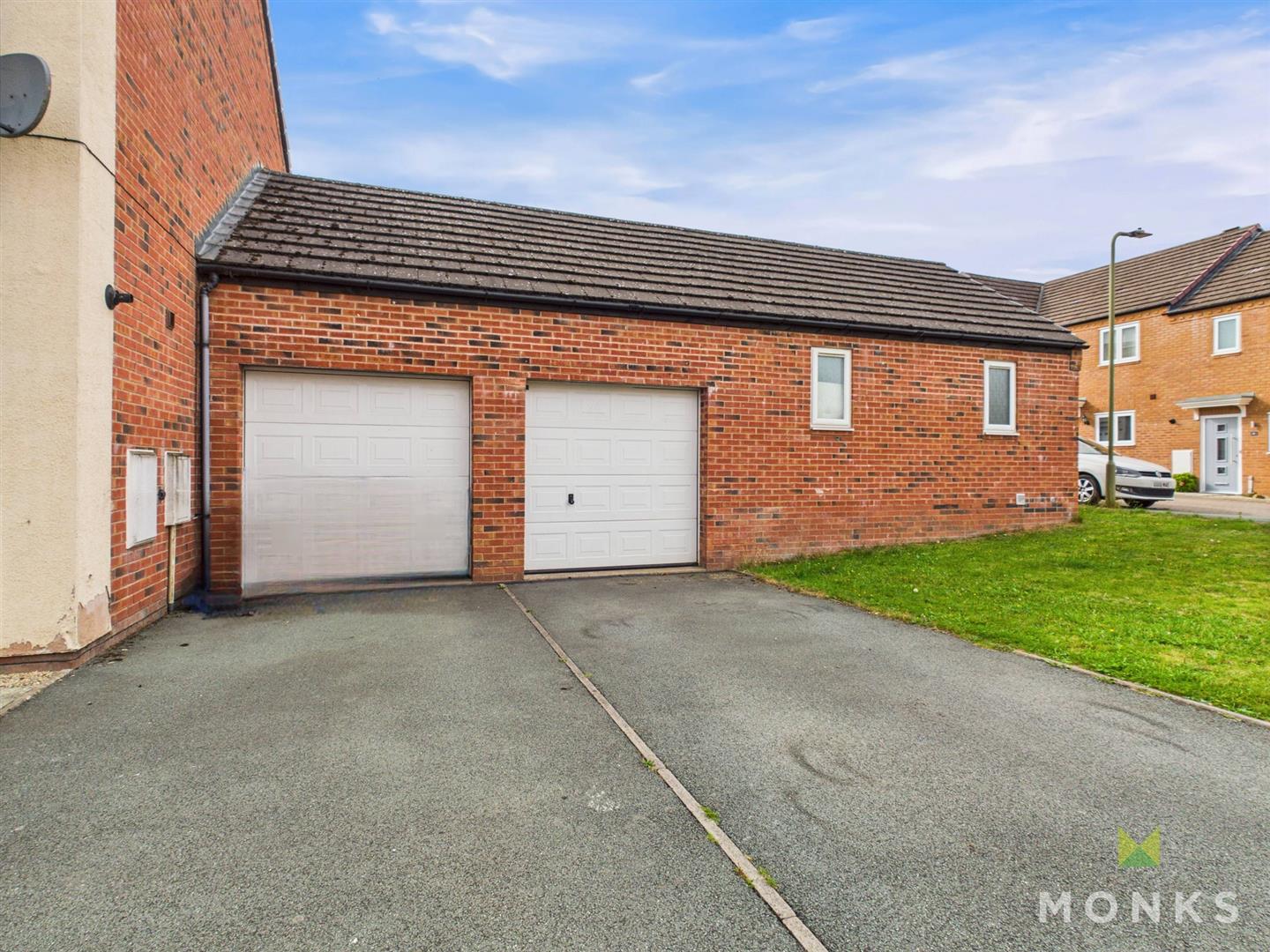 32 Cae Melin Avenue, Oswestry, SY11 2US For Sale
